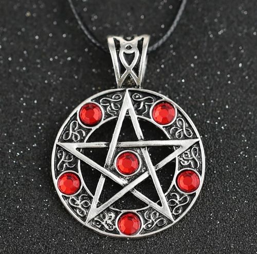 Pentagramm Anhänger mit roten Steinen