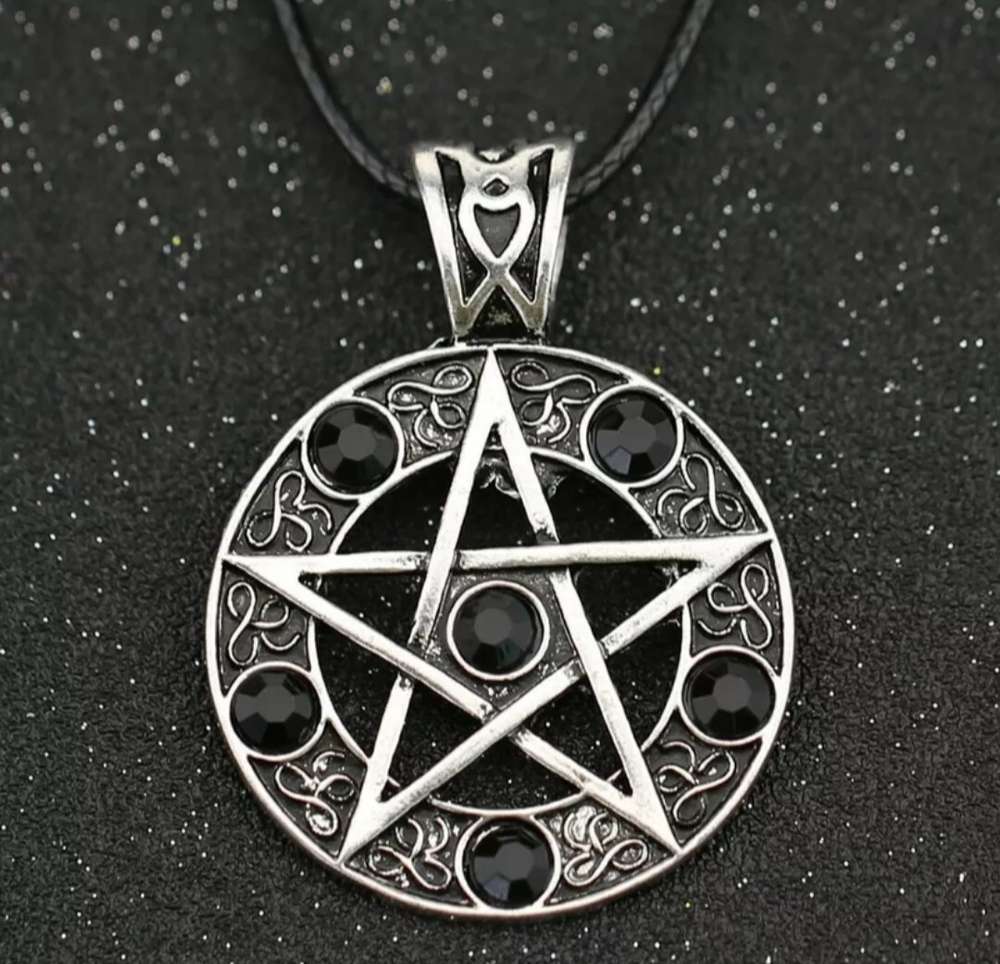 Pentagramm Anhänger mit schwarzen Steinen